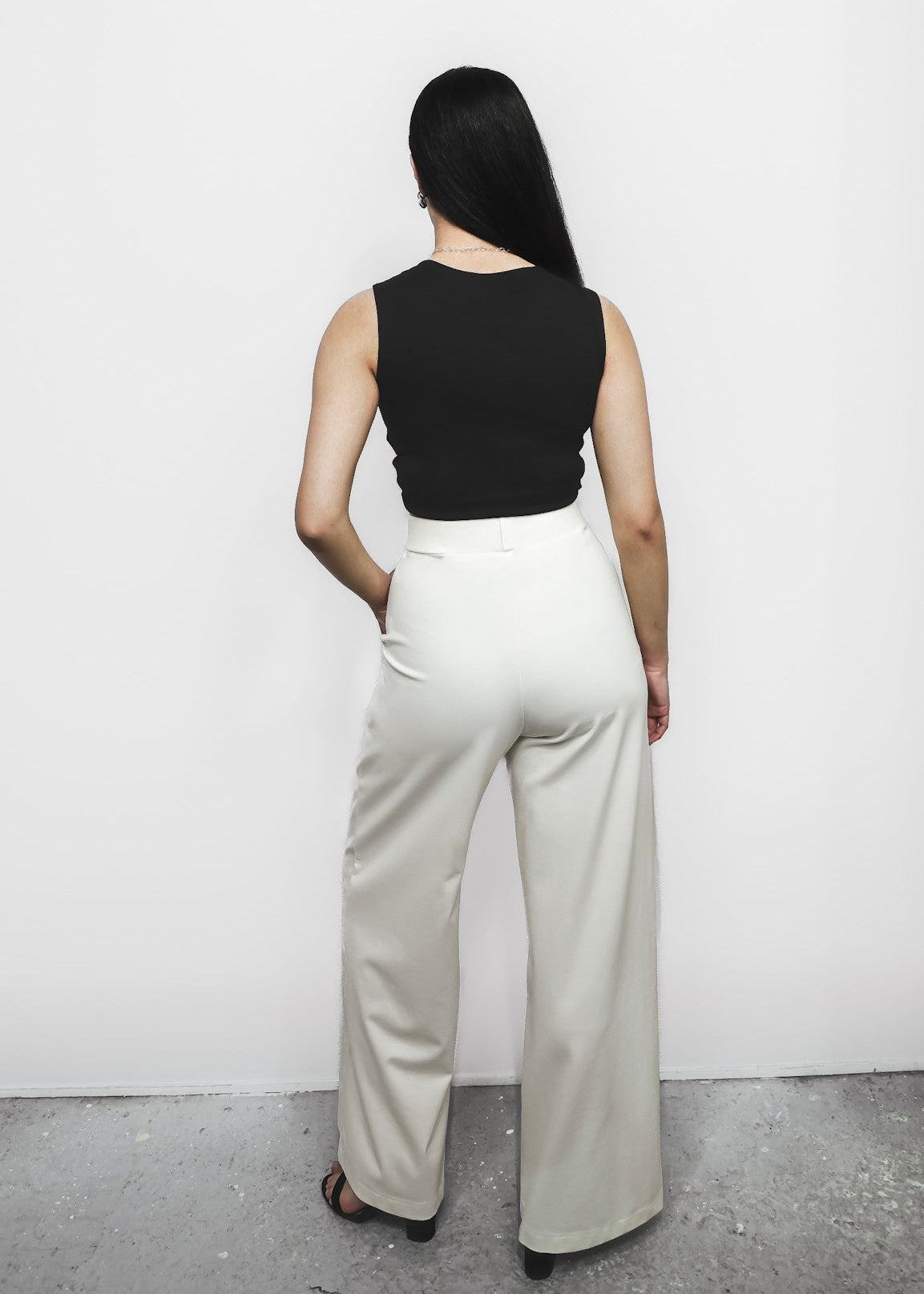 Twist Top Sleeveless 2-in-1 in Black