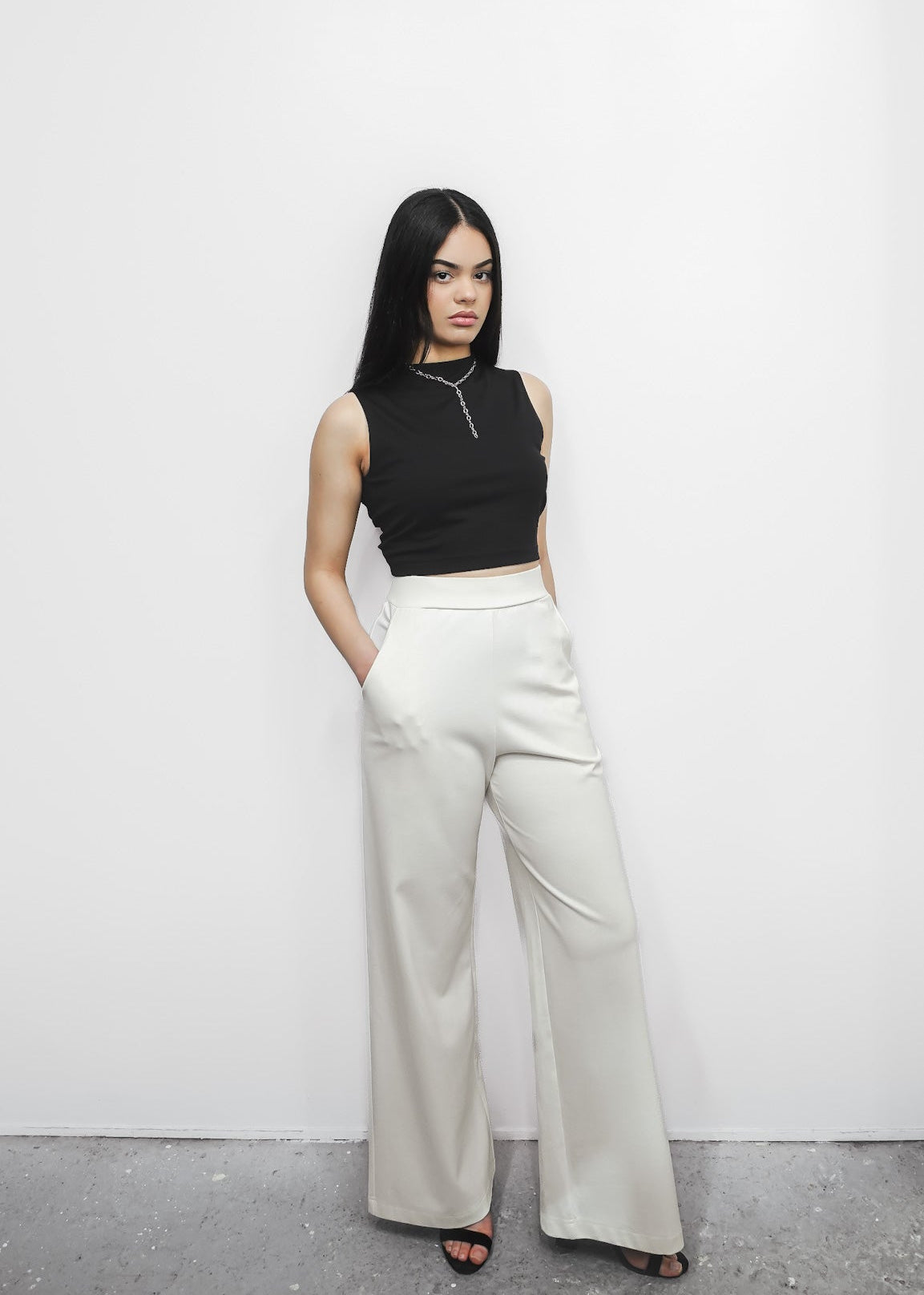 Twist Top Sleeveless 2-in-1 in Black