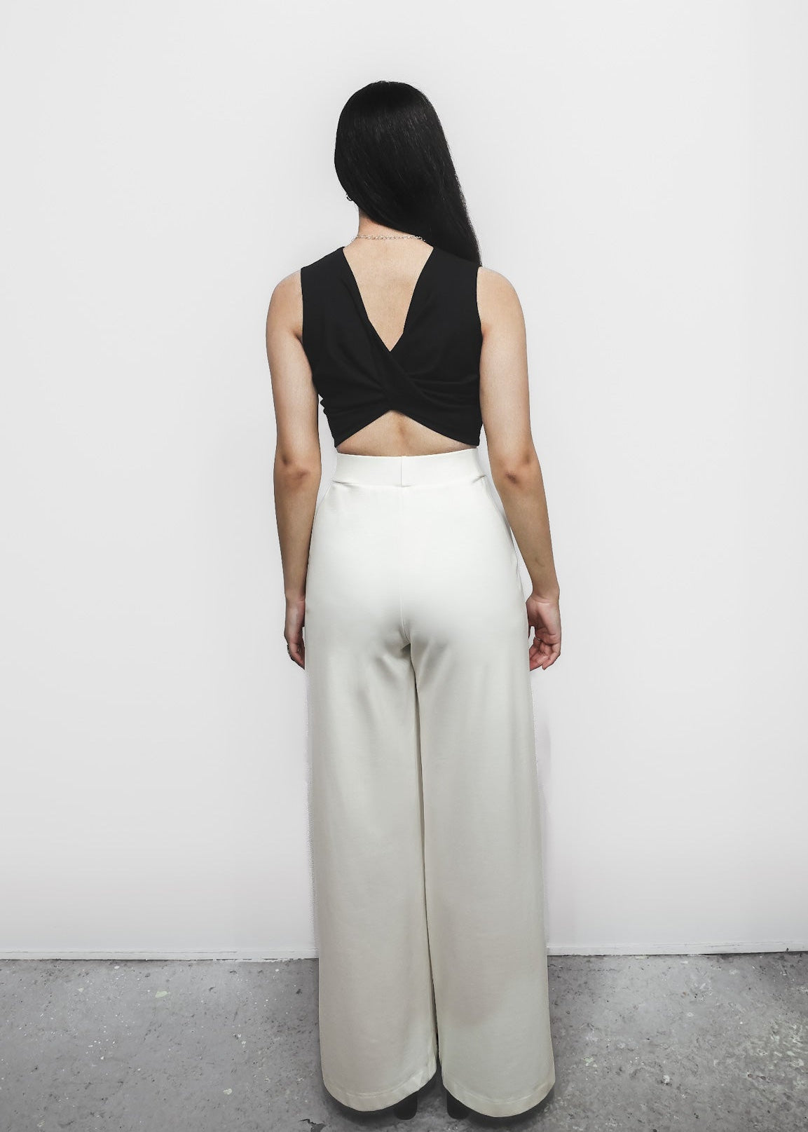 Twist Top Sleeveless 2-in-1 in Black