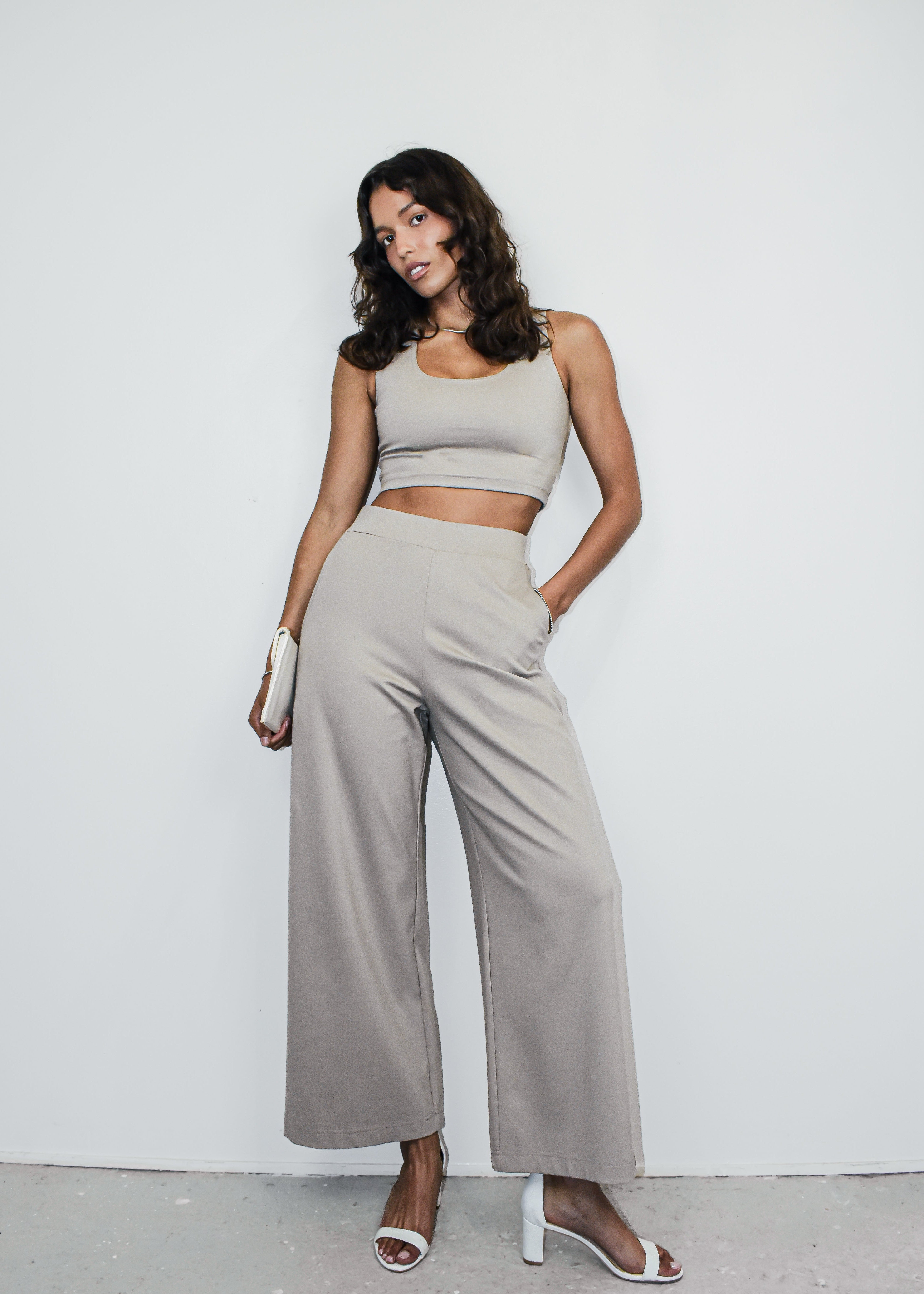 Sparrow Crop 2-in-1 in Taupe