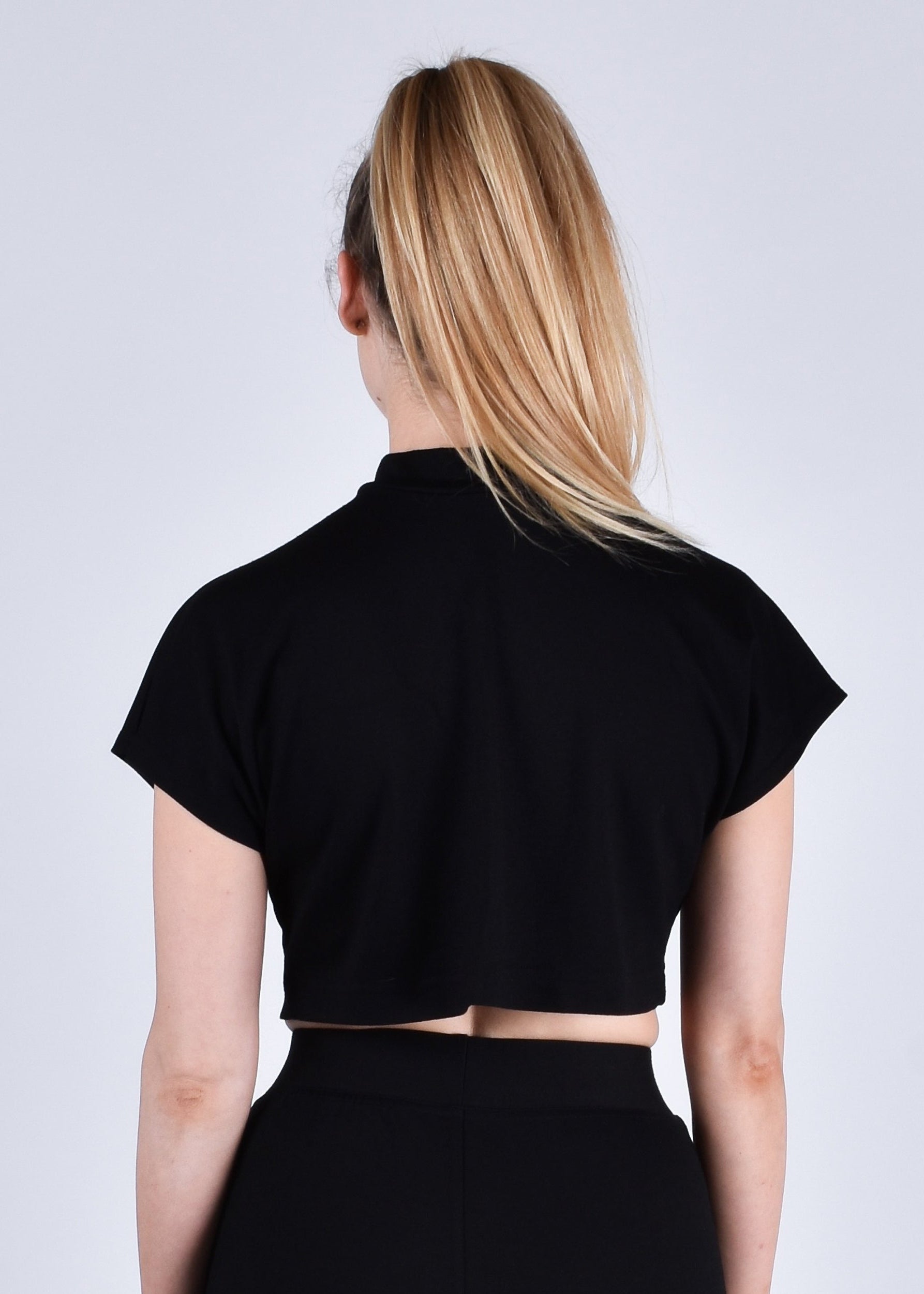 Egret Crop Cap Sleeve 2-in-1 in Black - PARIDAEZ