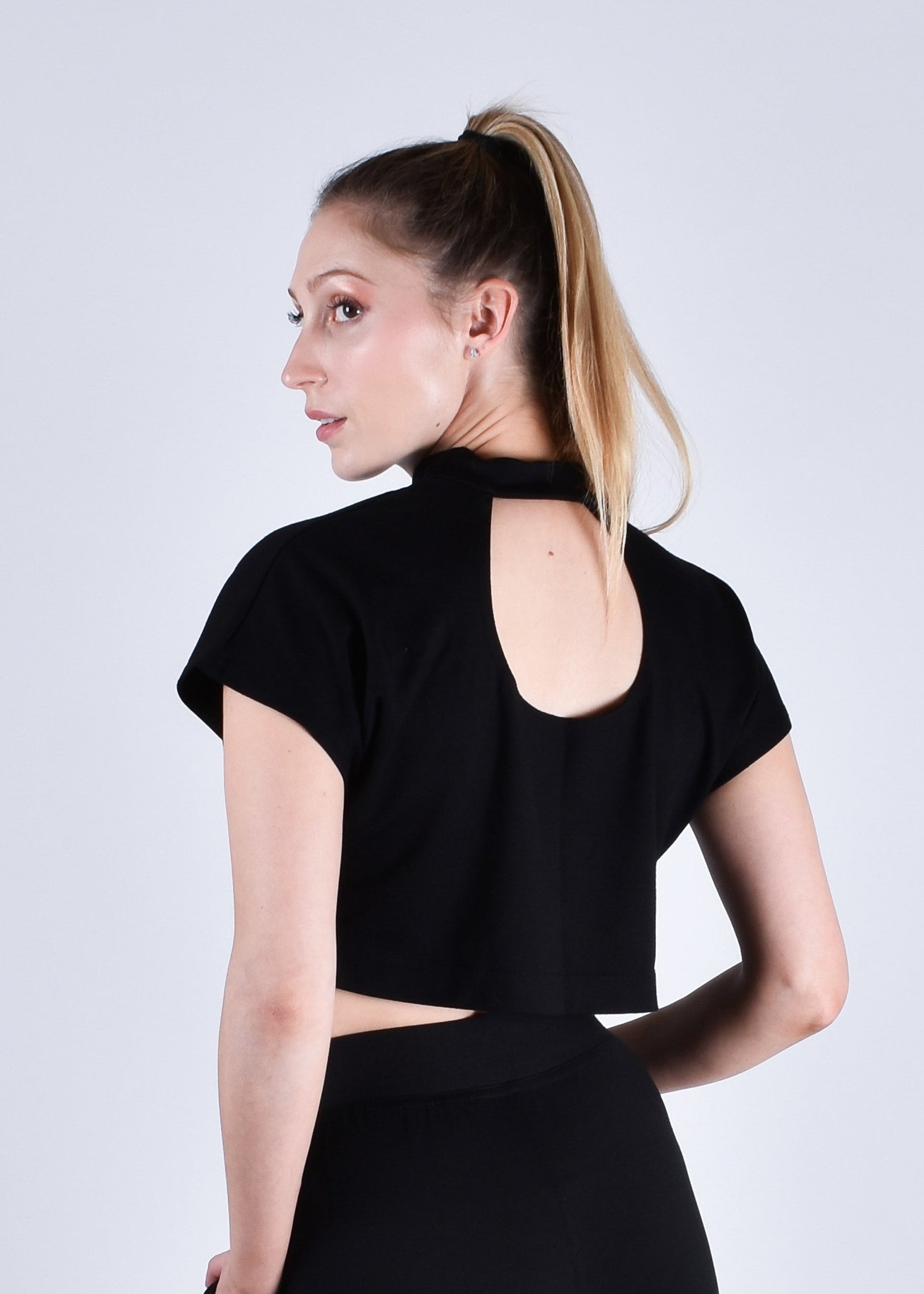 Egret Crop Cap Sleeve 2-in-1 in Black - PARIDAEZ