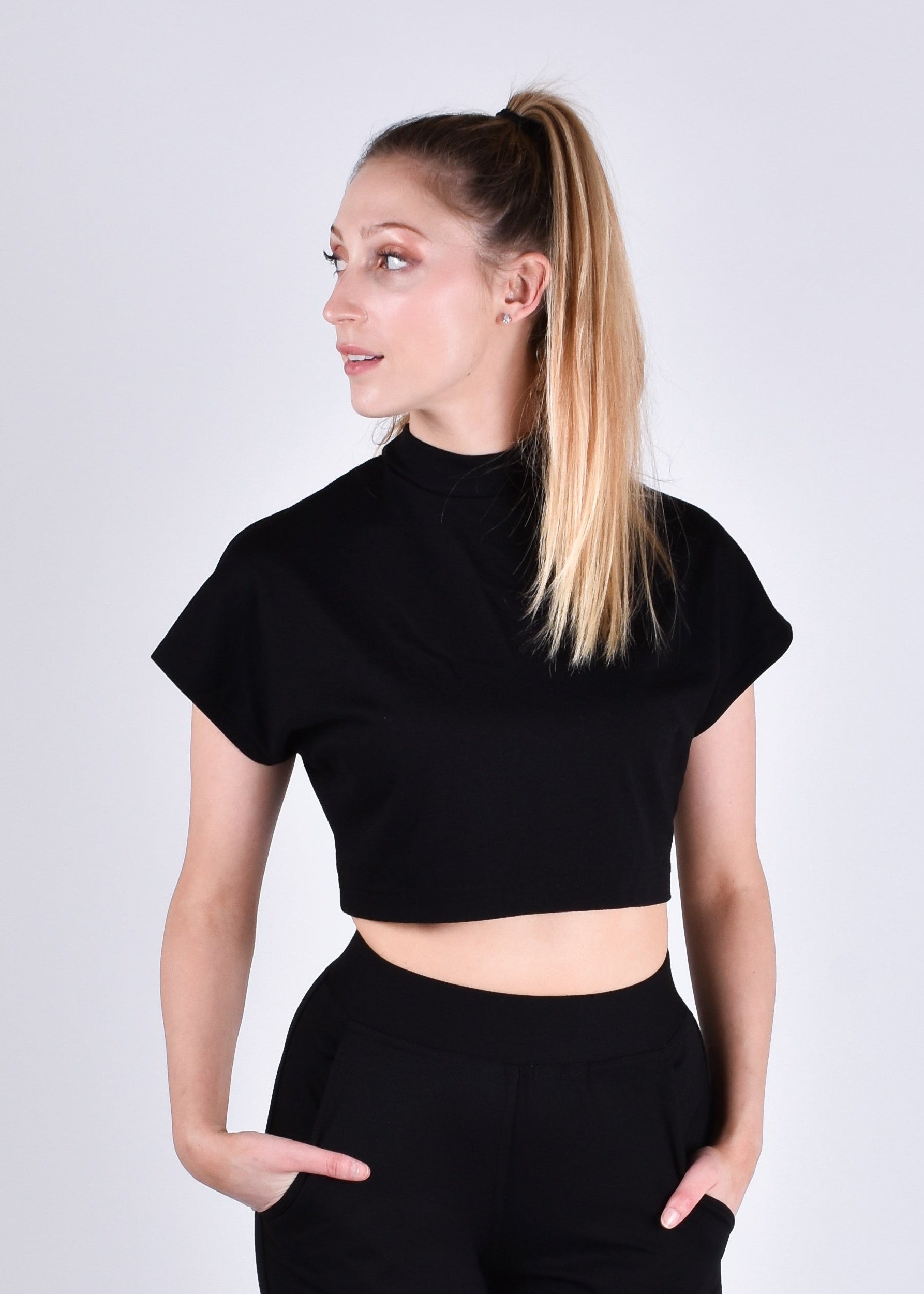 Egret Crop Cap Sleeve 2-in-1 in Black - PARIDAEZ