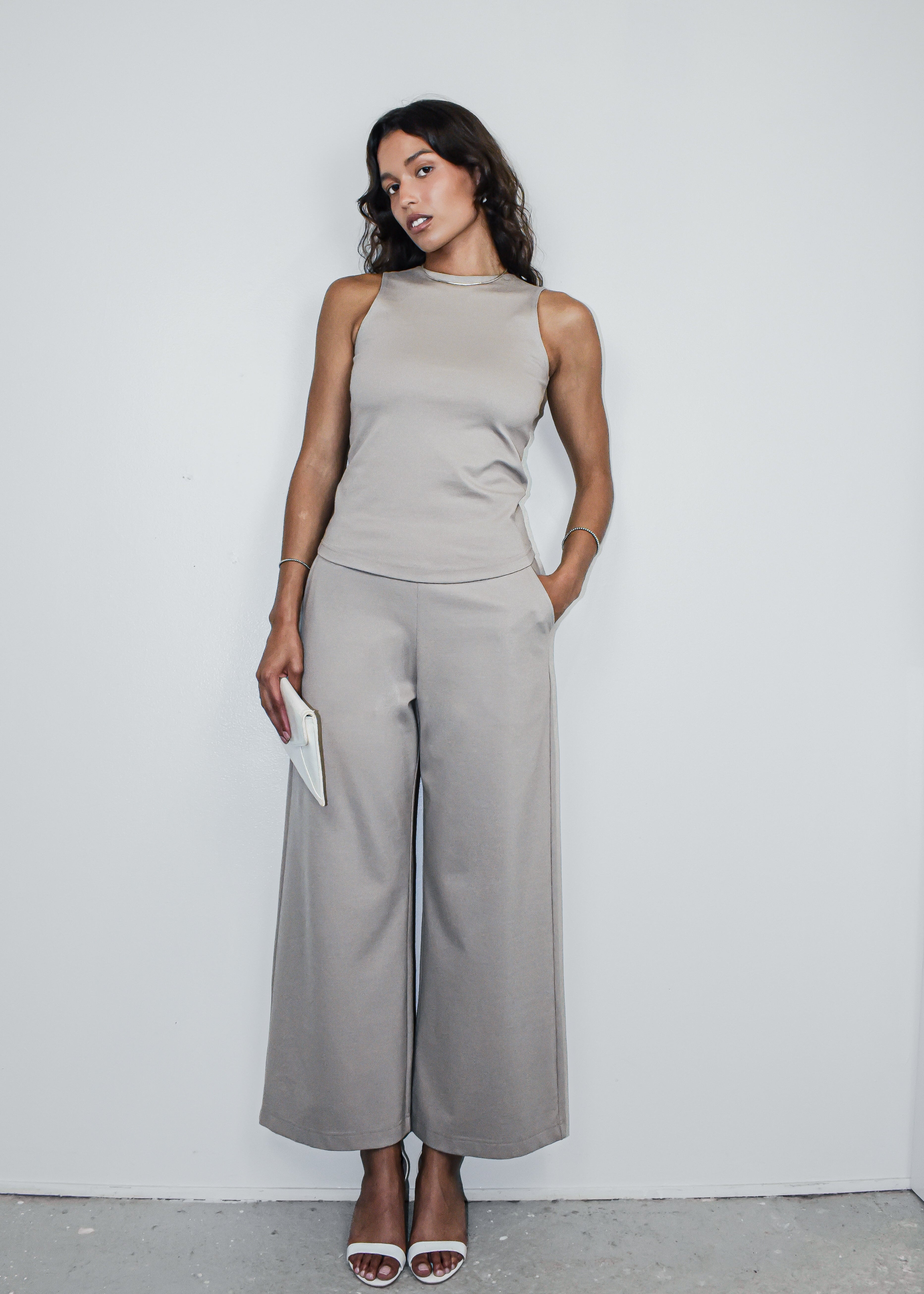 Sparrow Top 2-in-1 in Taupe